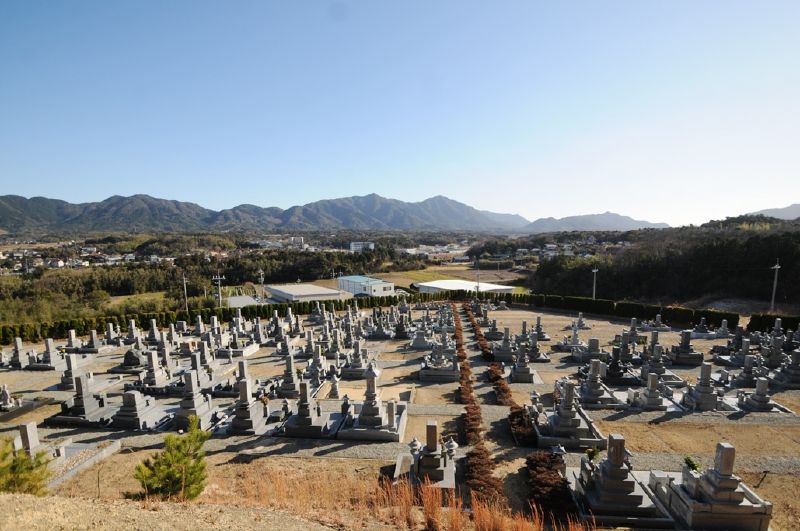 川棚の雄大な自然が一望できる墓園